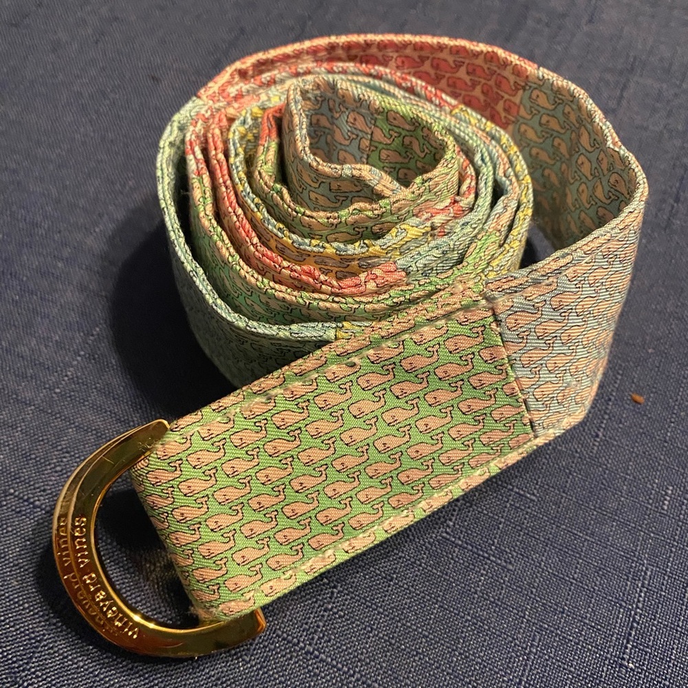 Vineyard Vines whale belt size medium